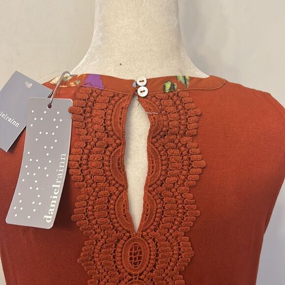 COPY - COPY - Daniel Rainn burnt orange floral mixed media sleeveless blouse Si… - Picture 7 of 10
